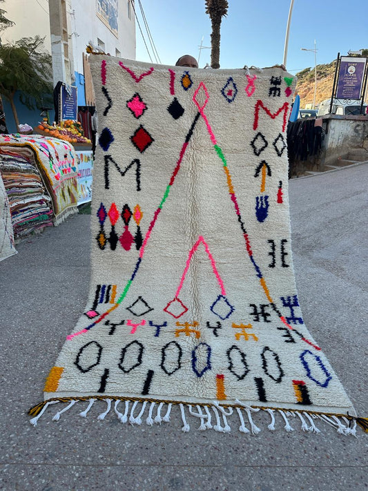 Handmade Azilal Rug, size 250 x 150 cm || 8.2 x 4.92 ft