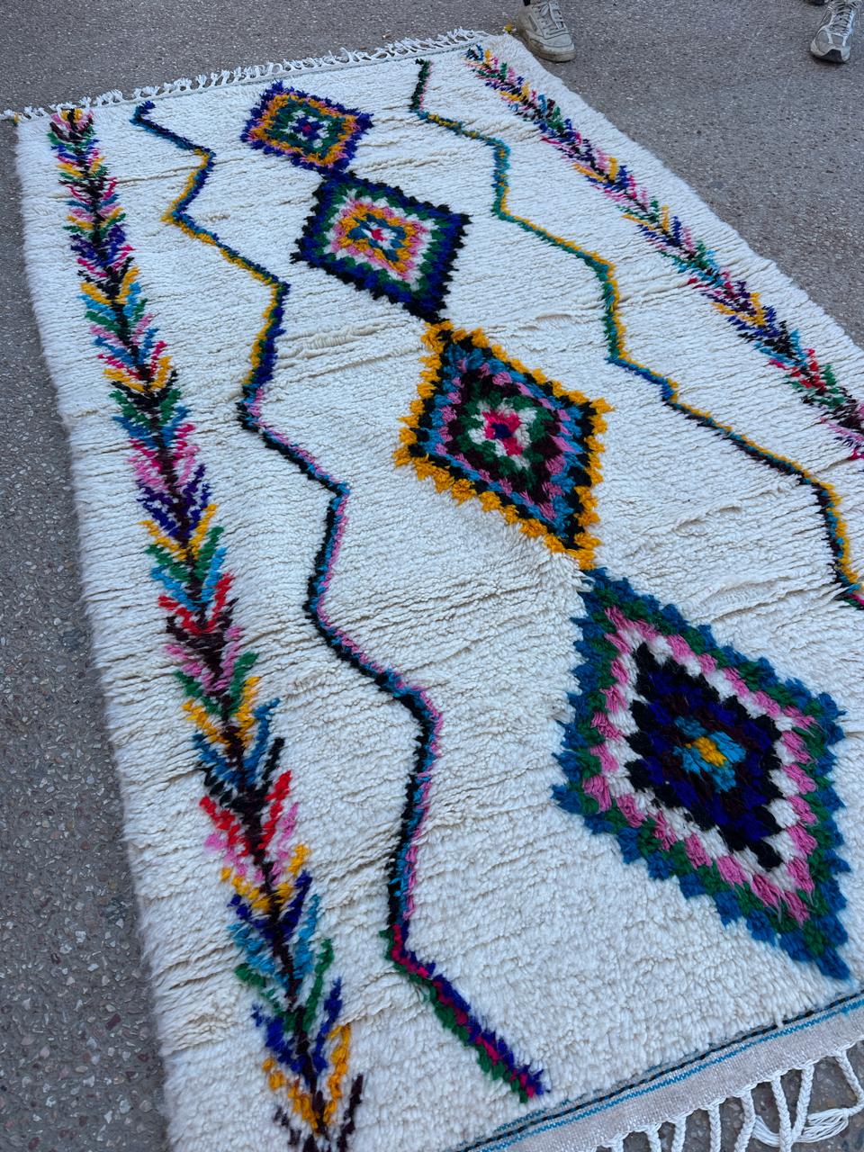 Handmade Azilal Rug, size 250 x 150 cm || 8.2 x 4.92 ft