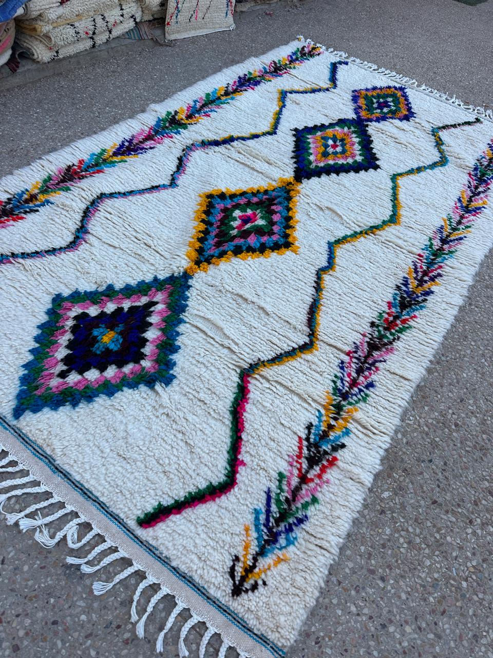 Handmade Azilal Rug, size 250 x 150 cm || 8.2 x 4.92 ft