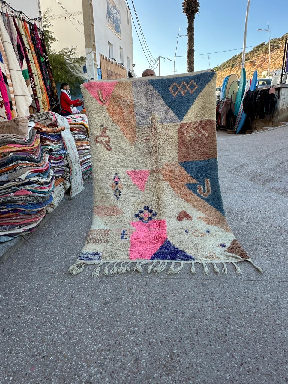 Handmade Azilal Rug, size 250 x 150 cm || 8.2 x 4.92 ft