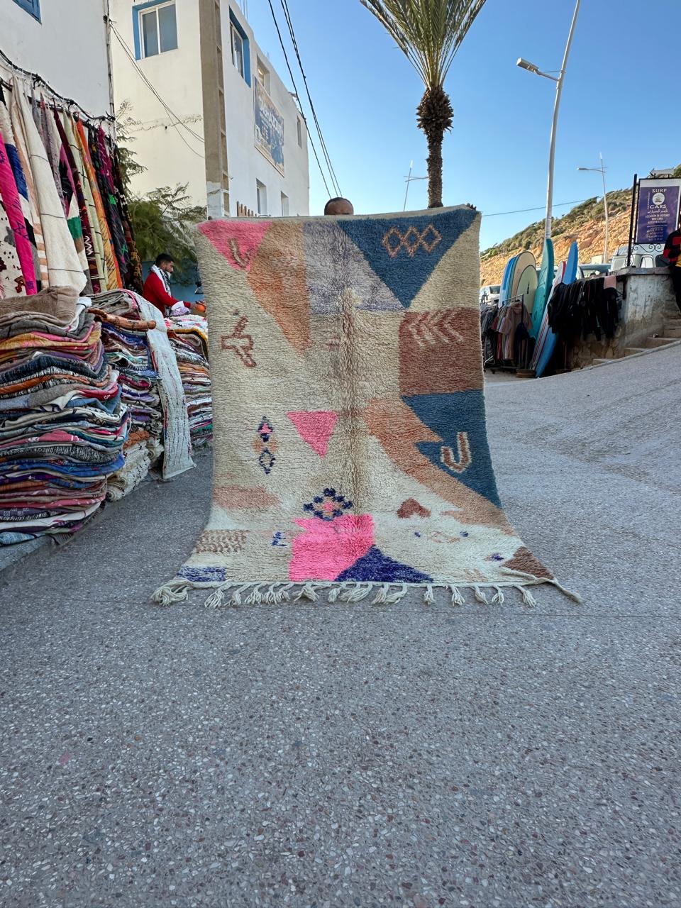 Handmade Azilal Rug, size 250 x 150 cm || 8.2 x 4.92 ft