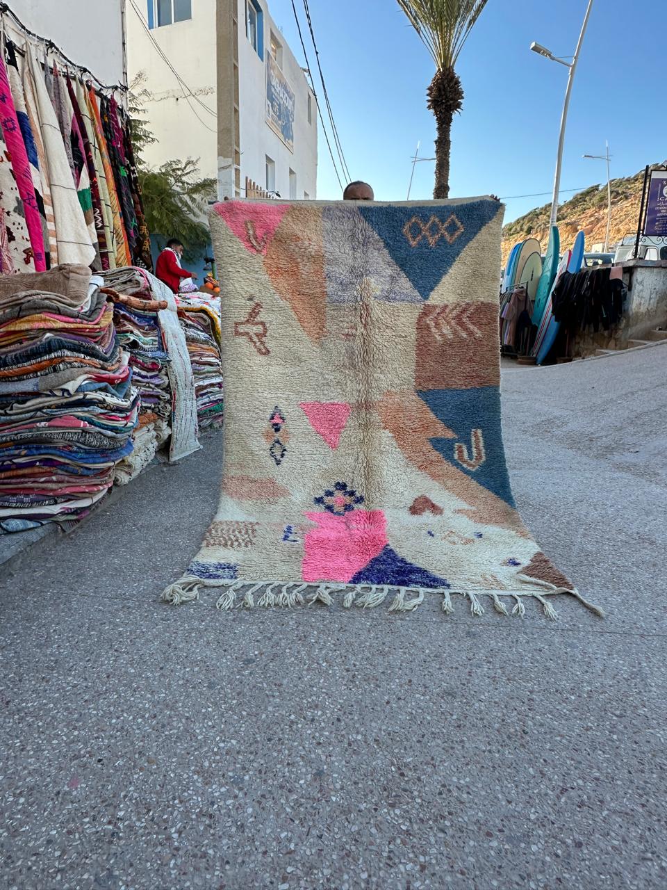 Handmade Azilal Rug, size 250 x 150 cm || 8.2 x 4.92 ft