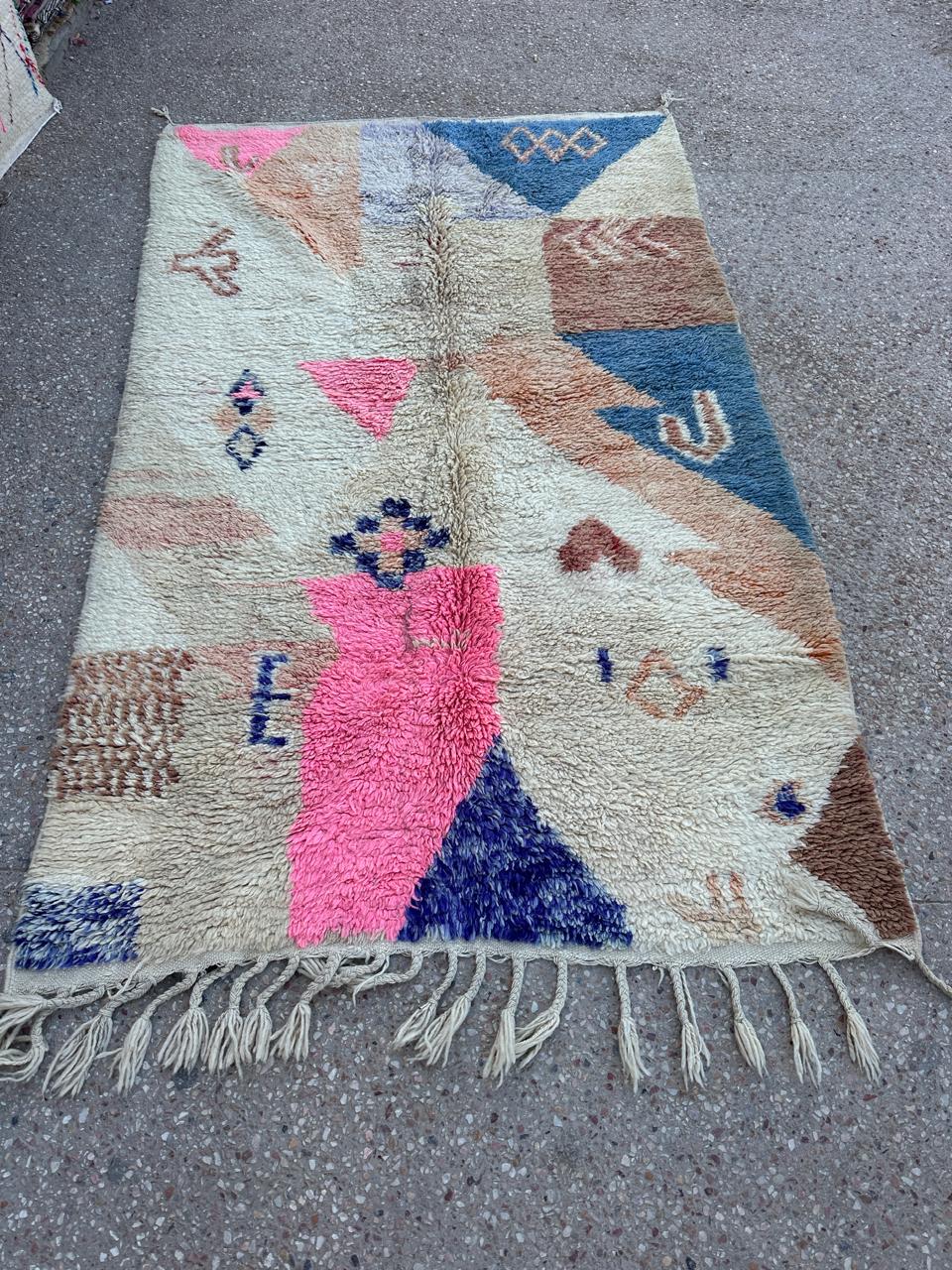 Handmade Azilal Rug, size 250 x 150 cm || 8.2 x 4.92 ft