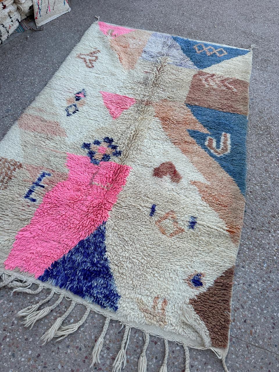 Handmade Azilal Rug, size 250 x 150 cm || 8.2 x 4.92 ft