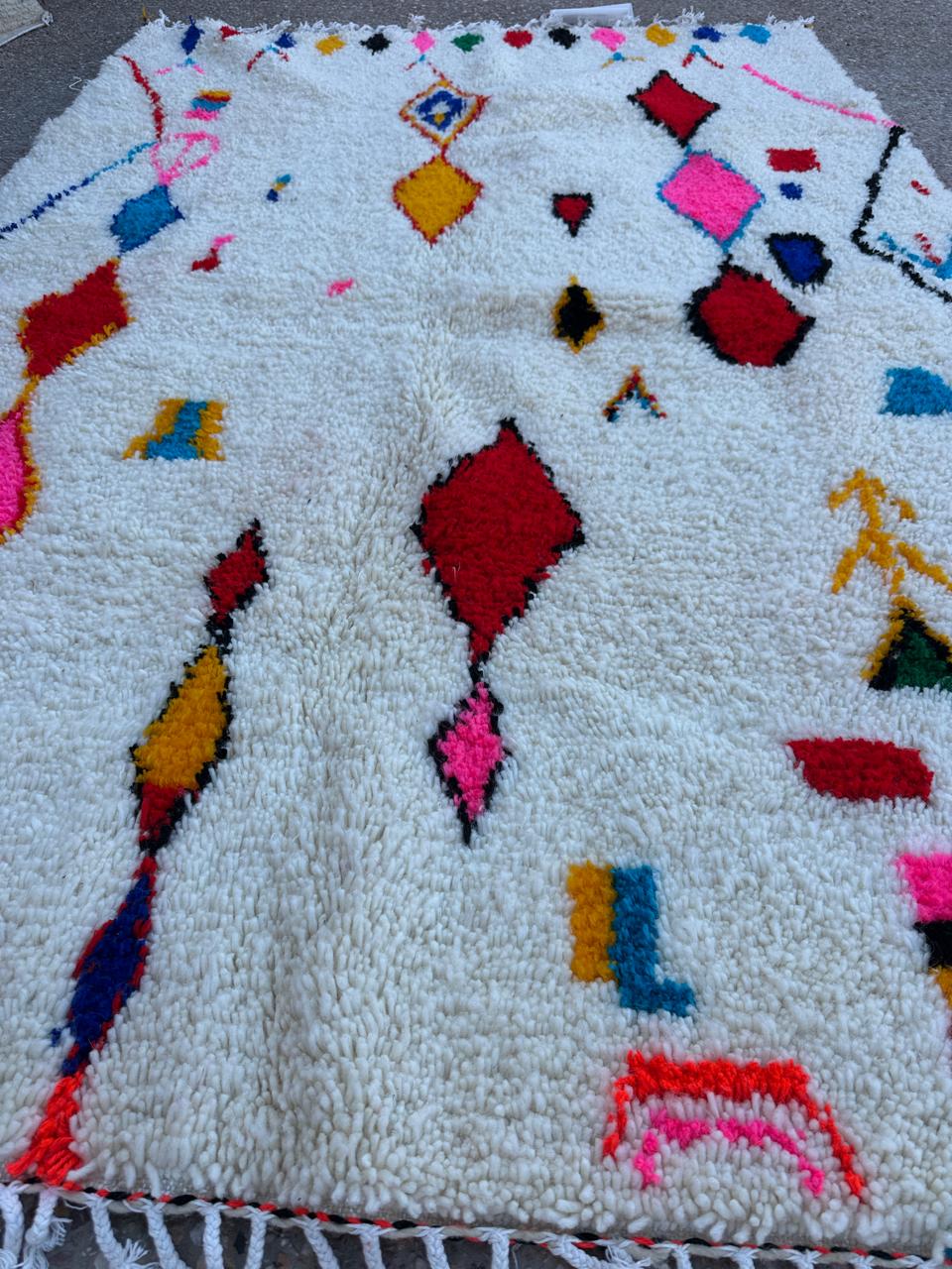 Handmade Azilal Rug, size 250 x 150 cm || 8.2 x 4.92 ft