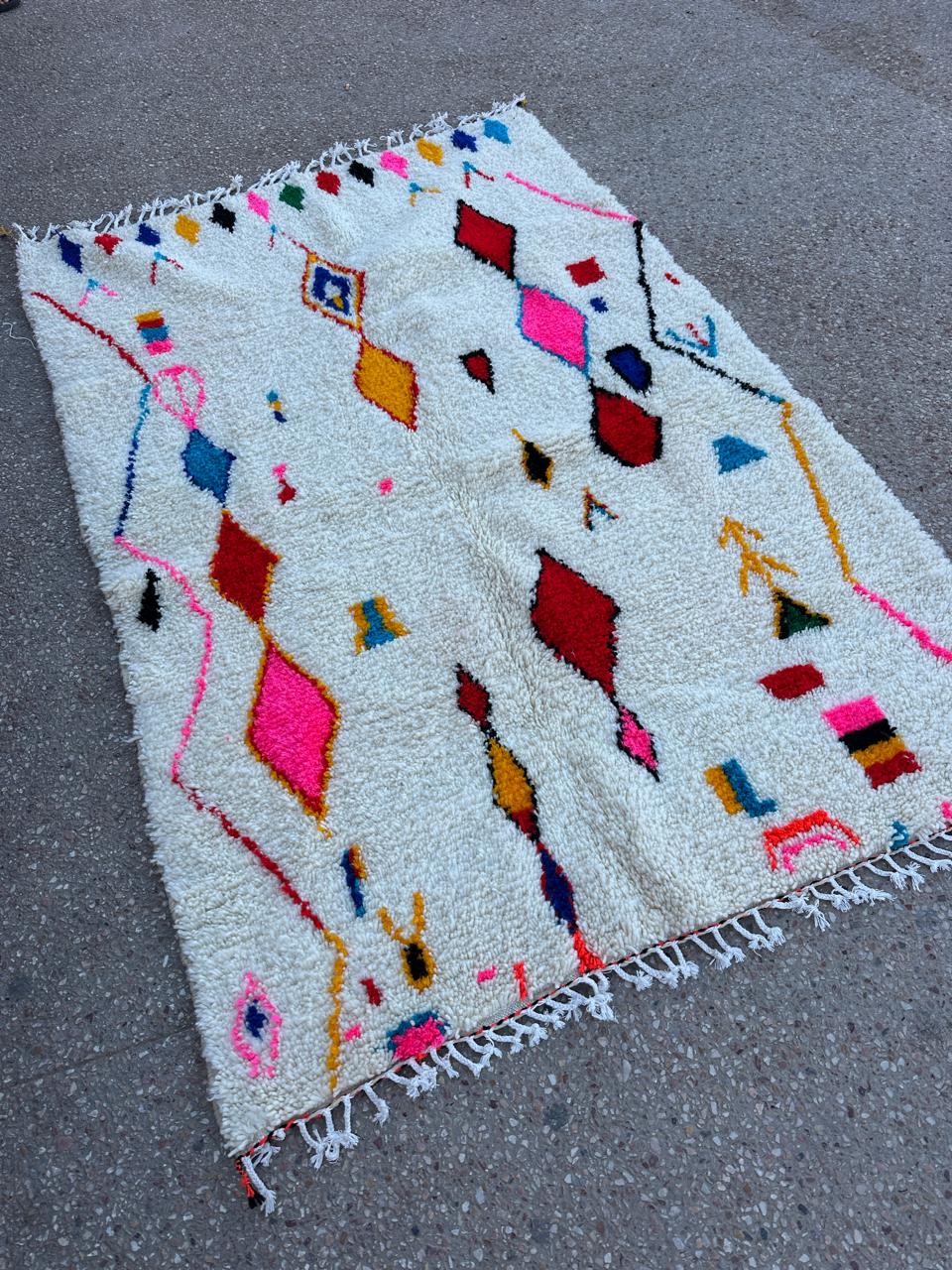 Handmade Azilal Rug, size 250 x 150 cm || 8.2 x 4.92 ft