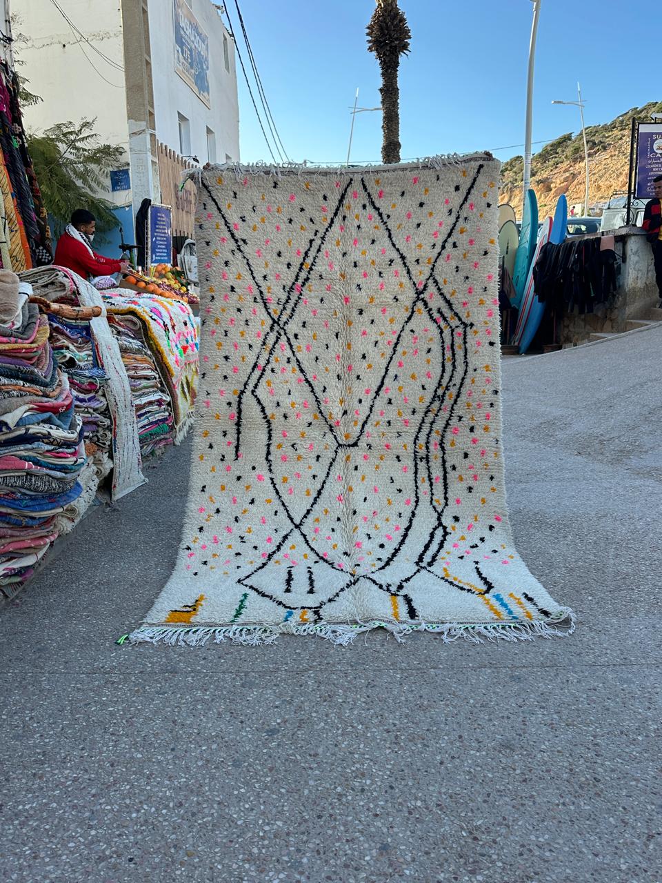 Handmade Azilal Rug, size 250 x 150 cm || 8.2 x 4.92 ft
