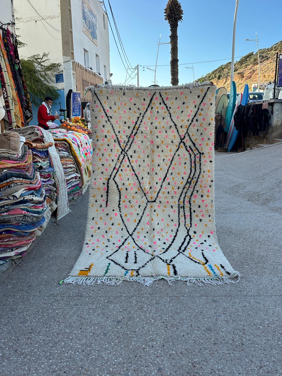 Handmade Azilal Rug, size 250 x 150 cm || 8.2 x 4.92 ft