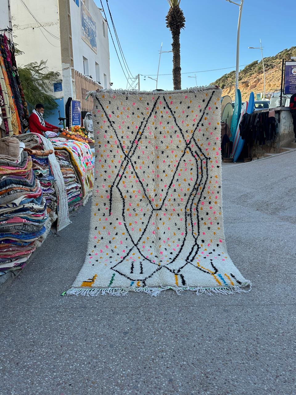 Handmade Azilal Rug, size 250 x 150 cm || 8.2 x 4.92 ft