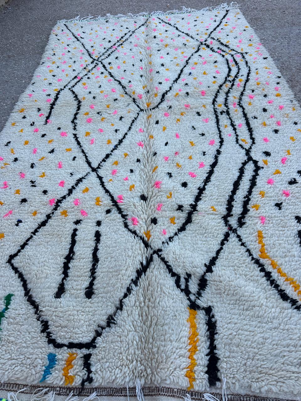 Handmade Azilal Rug, size 250 x 150 cm || 8.2 x 4.92 ft