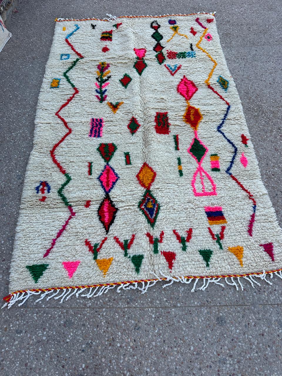 Handmade Azilal Rug, size 250 x 150 cm || 8.2 x 4.92 ft