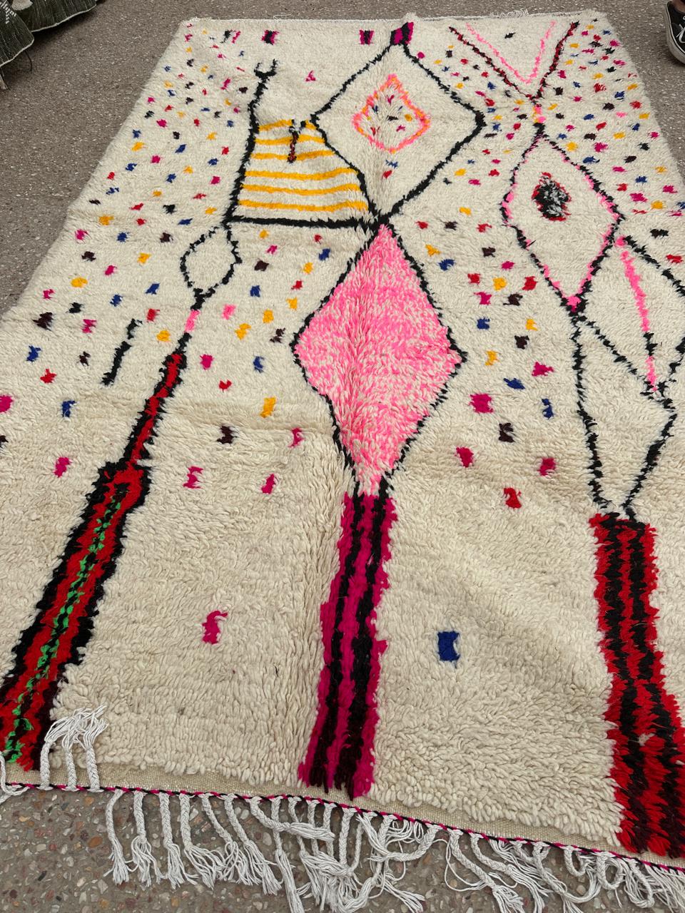 Handmade Azilal Rug, size 250 x 150 cm || 8.2 x 4.92 ft