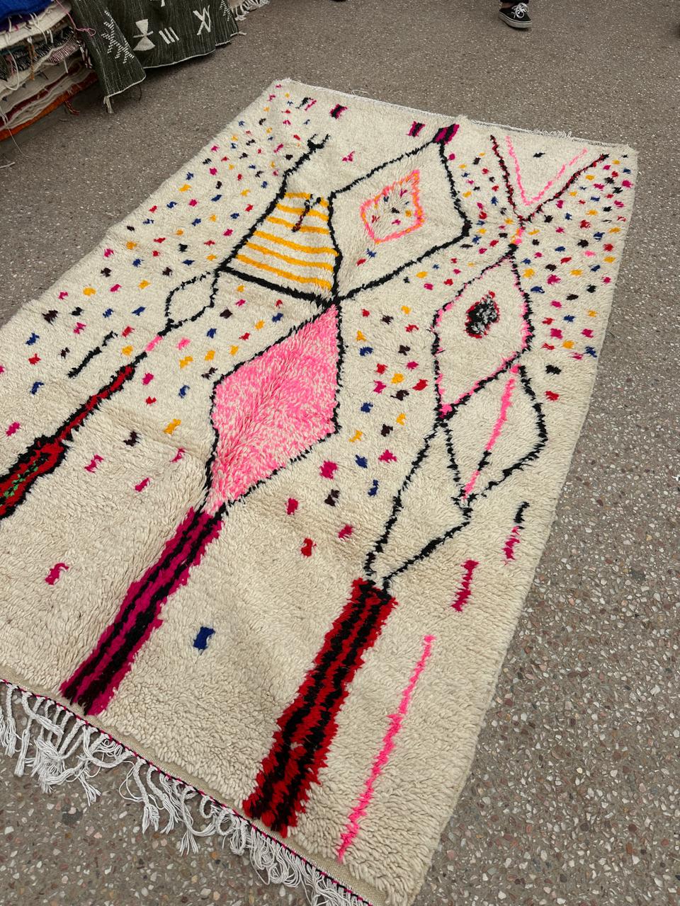 Handmade Azilal Rug, size 250 x 150 cm || 8.2 x 4.92 ft