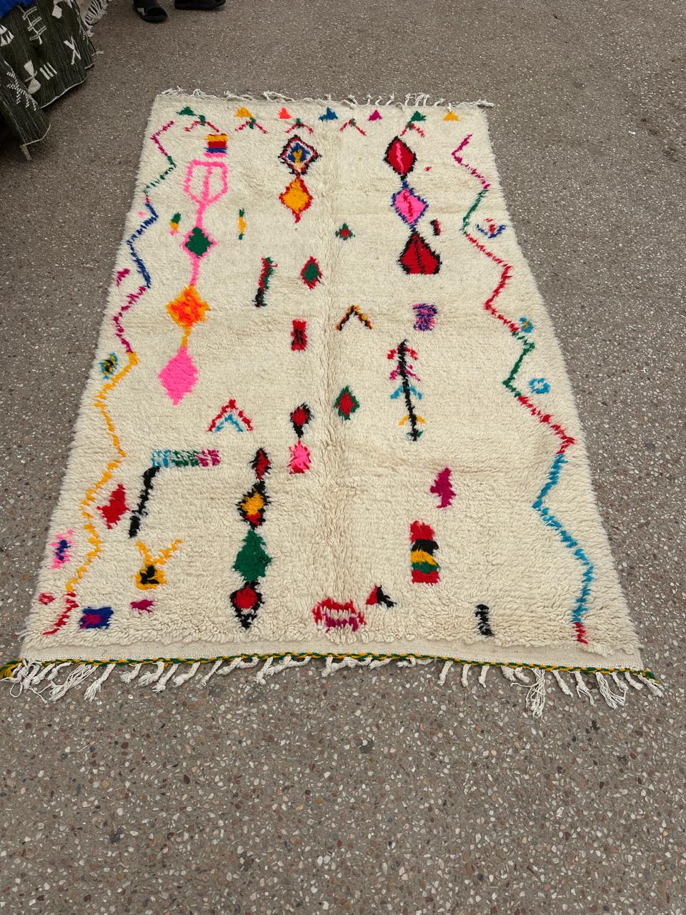 Handmade Azilal Rug, size 250 x 150 cm || 8.2 x 4.92 ft