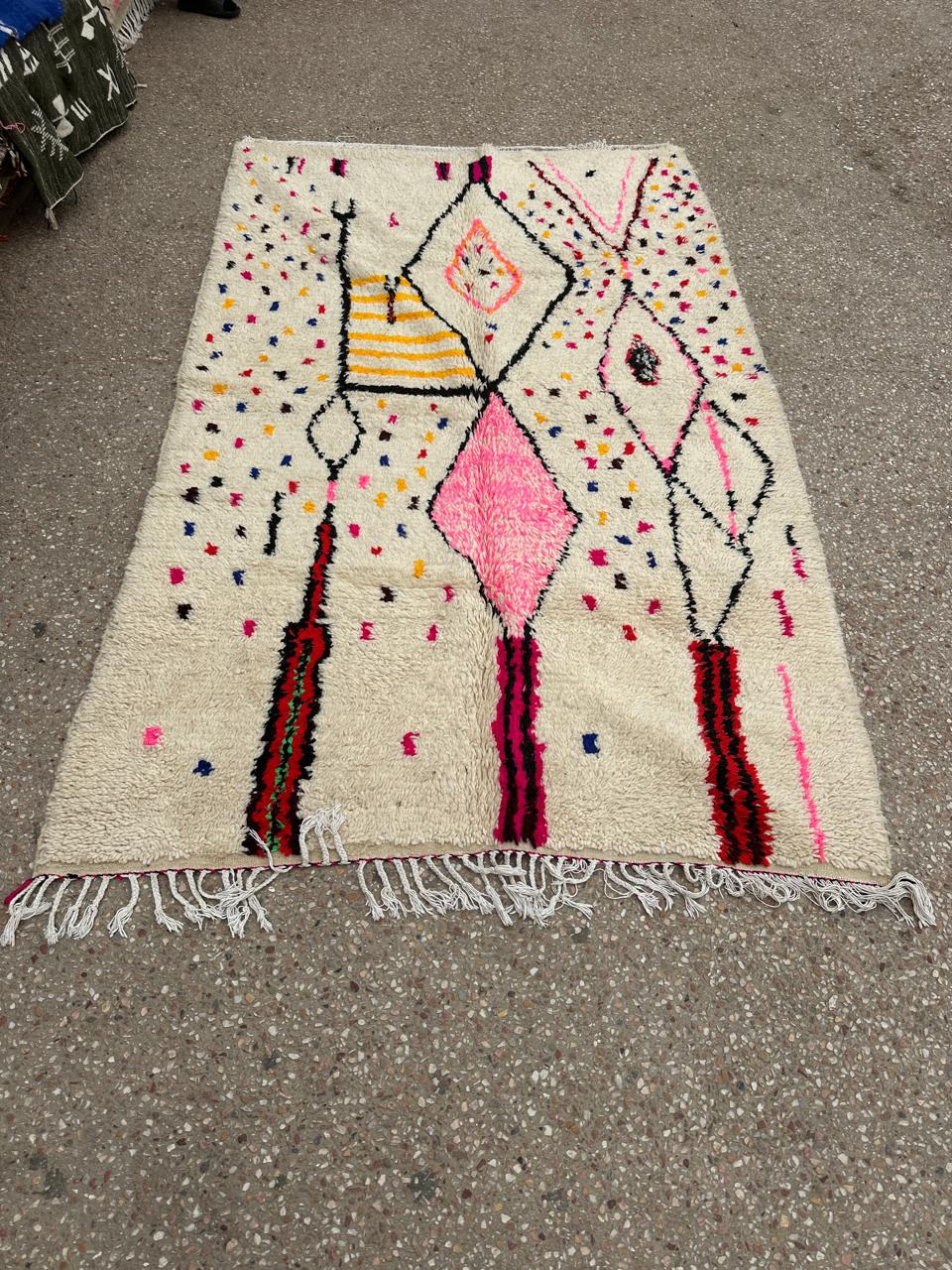 Handmade Azilal Rug, size 250 x 150 cm || 8.2 x 4.92 ft