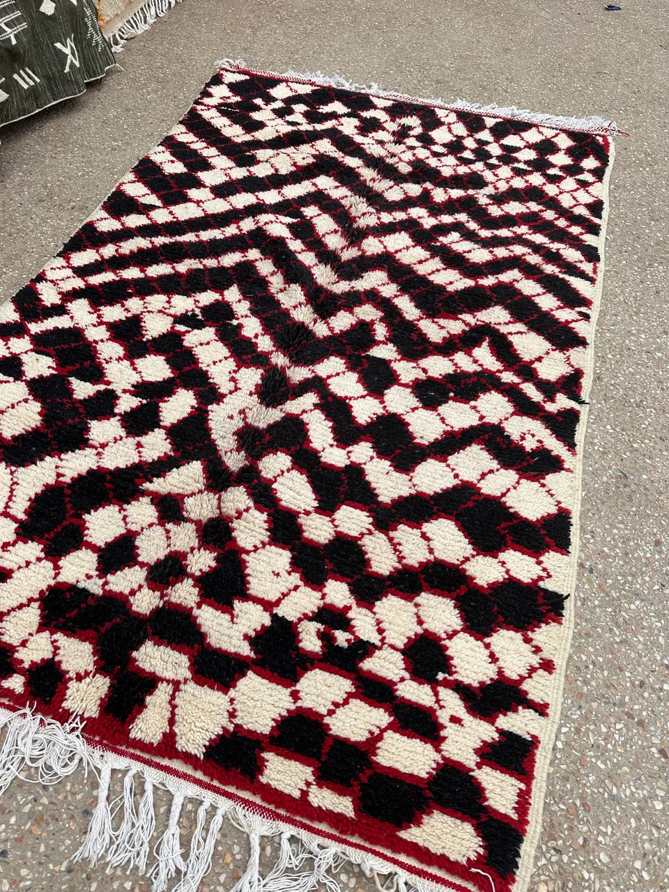 Handmade Azilal Rug, size 250 x 150 cm || 8.2 x 4.92 ft