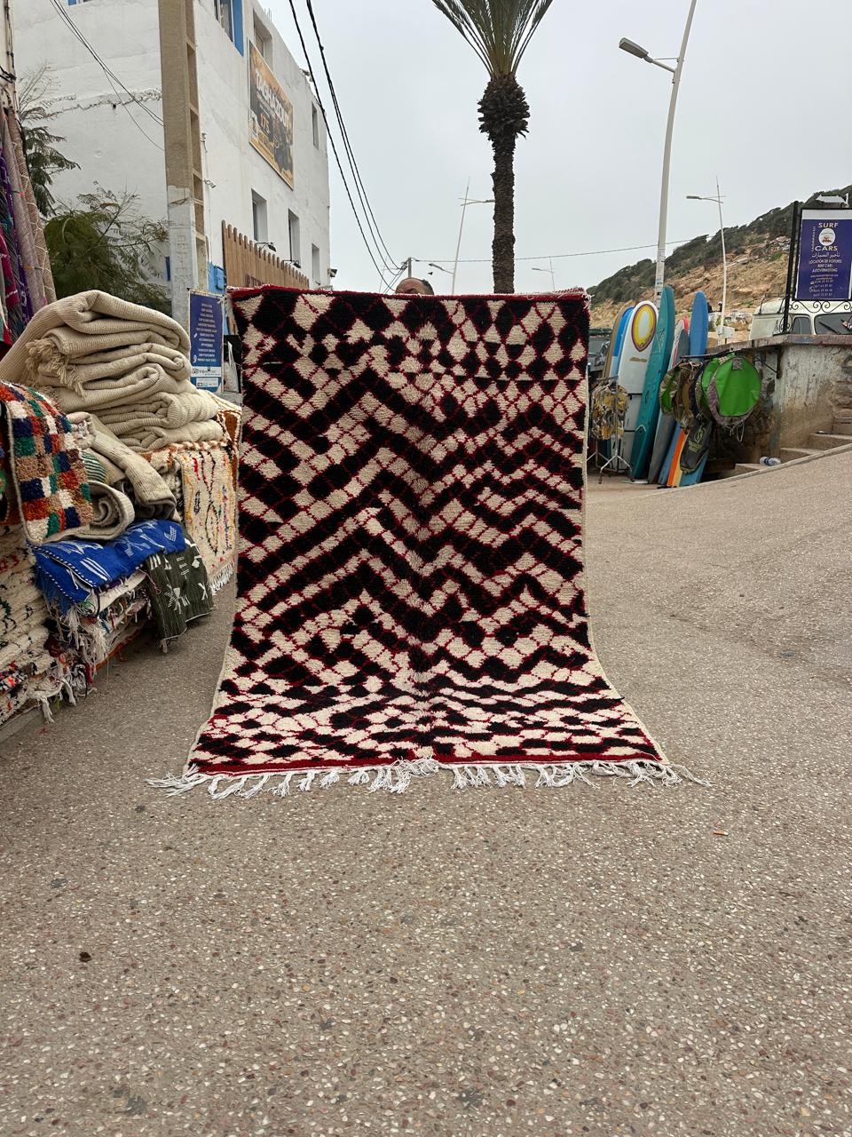 Handmade Azilal Rug, size 250 x 150 cm || 8.2 x 4.92 ft