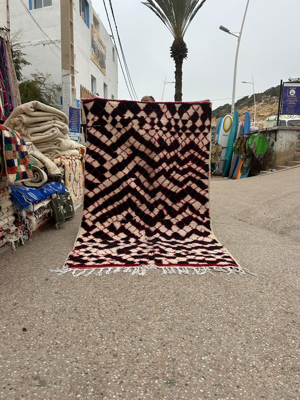 Handmade Azilal Rug, size 250 x 150 cm || 8.2 x 4.92 ft