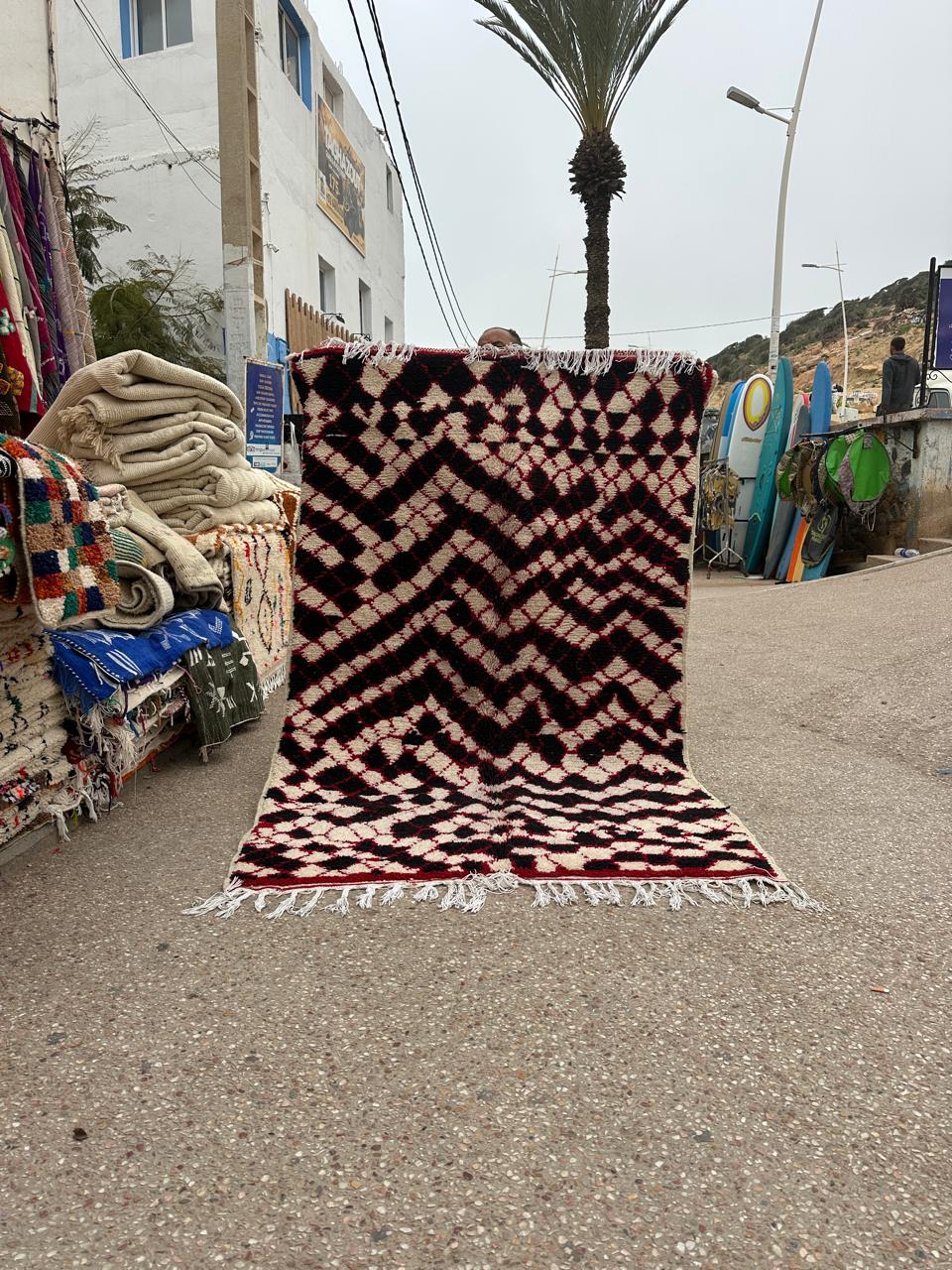 Handmade Azilal Rug, size 250 x 150 cm || 8.2 x 4.92 ft