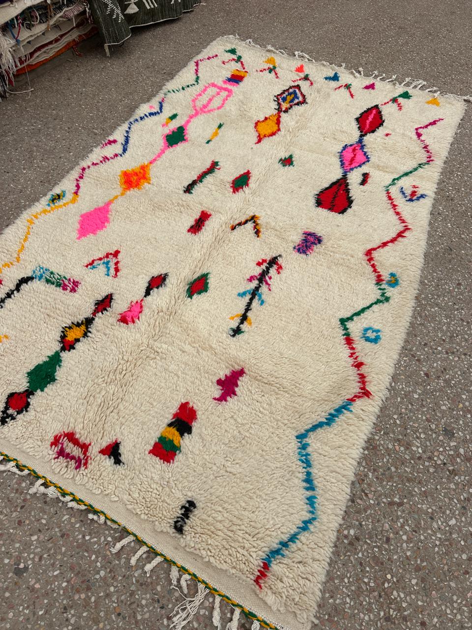 Handmade Azilal Rug, size 250 x 150 cm || 8.2 x 4.92 ft