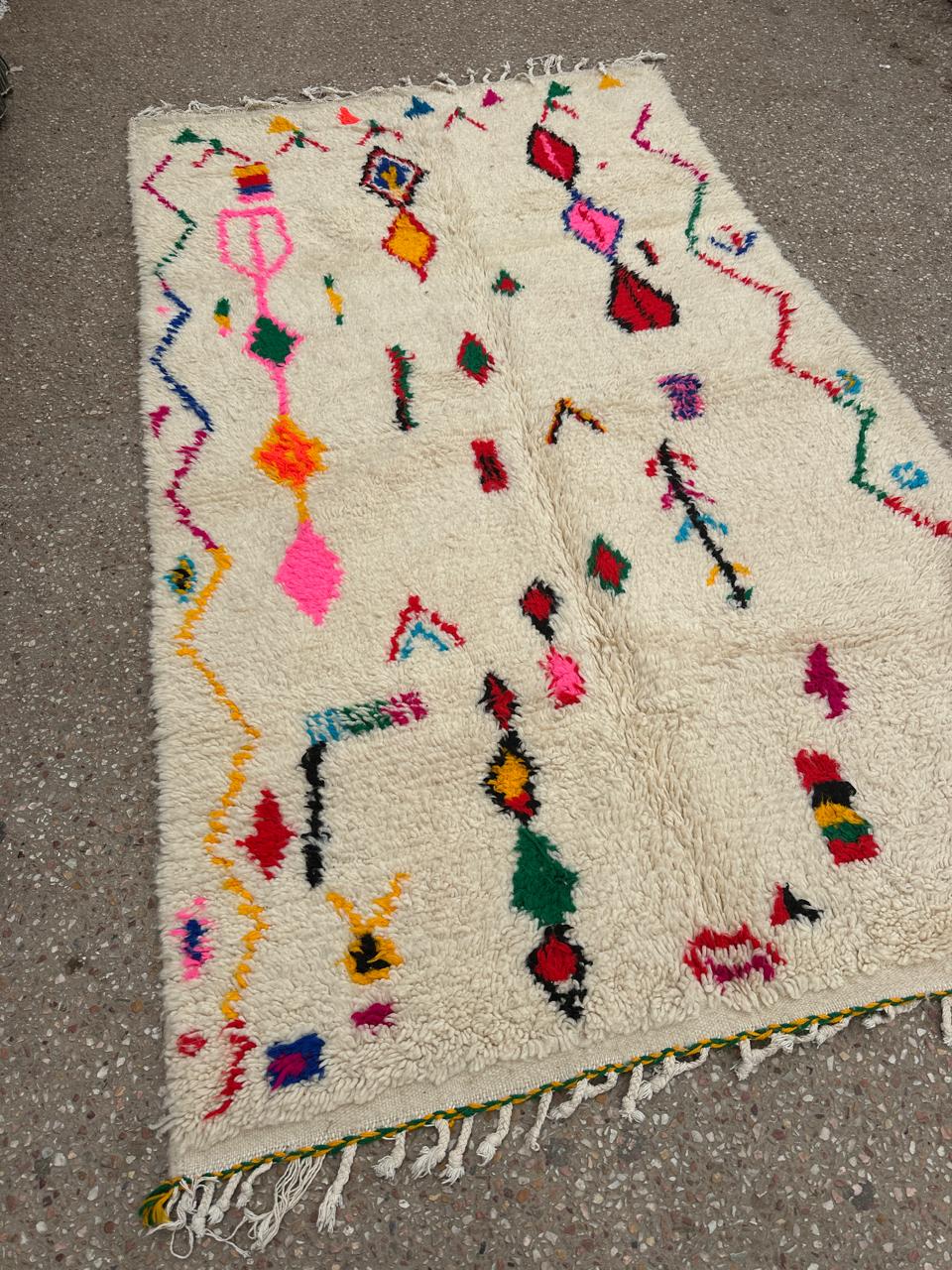 Handmade Azilal Rug, size 250 x 150 cm || 8.2 x 4.92 ft