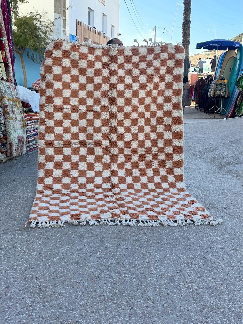 Handmade Beni Ouarain, size 250 x 150 cm || 8.2 x 4.92 ft