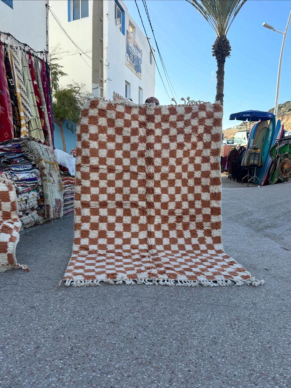 Handmade Beni Ouarain, size 250 x 150 cm || 8.2 x 4.92 ft
