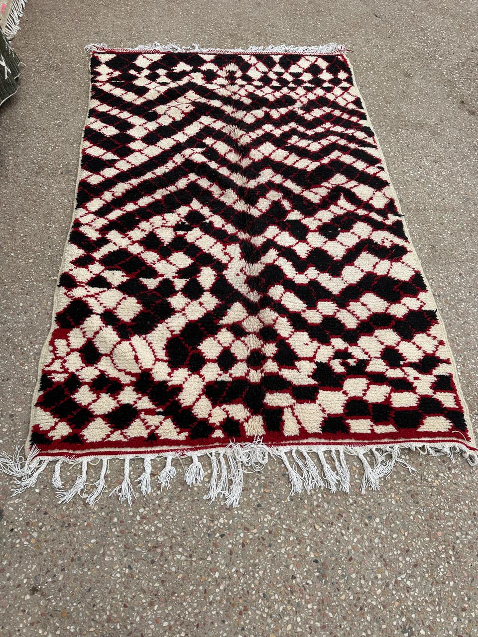 Handmade Azilal Rug, size 250 x 150 cm || 8.2 x 4.92 ft