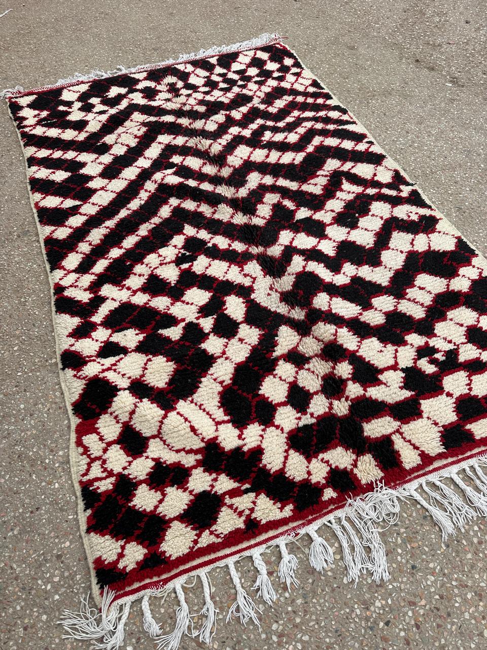 Handmade Azilal Rug, size 250 x 150 cm || 8.2 x 4.92 ft