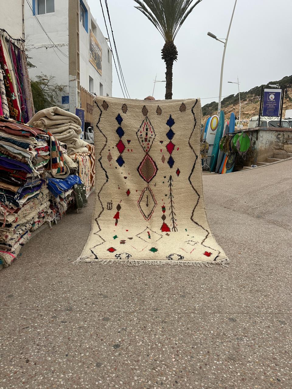 Handmade Azilal Rug, size 250 x 150 cm || 8.2 x 4.92 ft