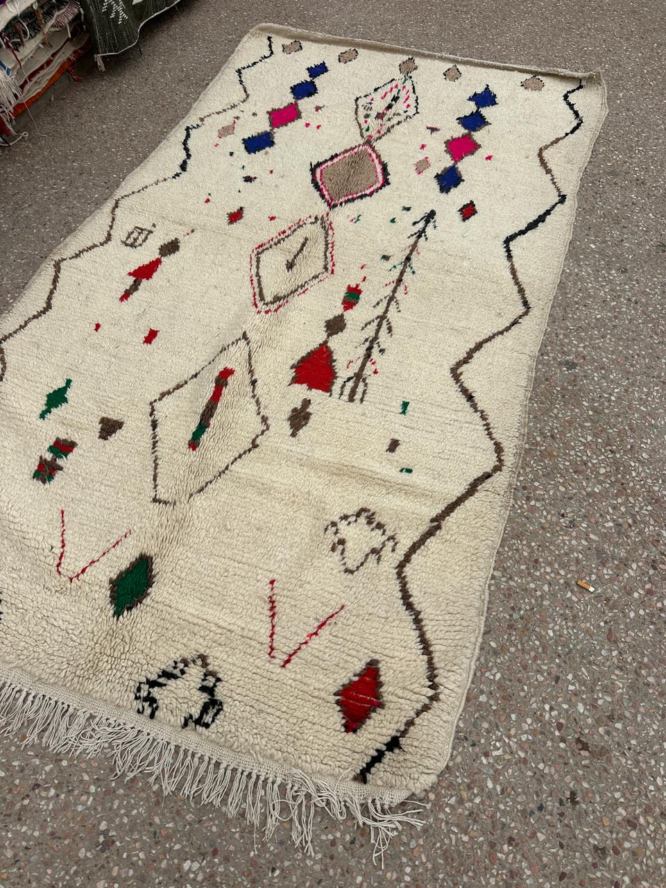 Handmade Azilal Rug, size 250 x 150 cm || 8.2 x 4.92 ft