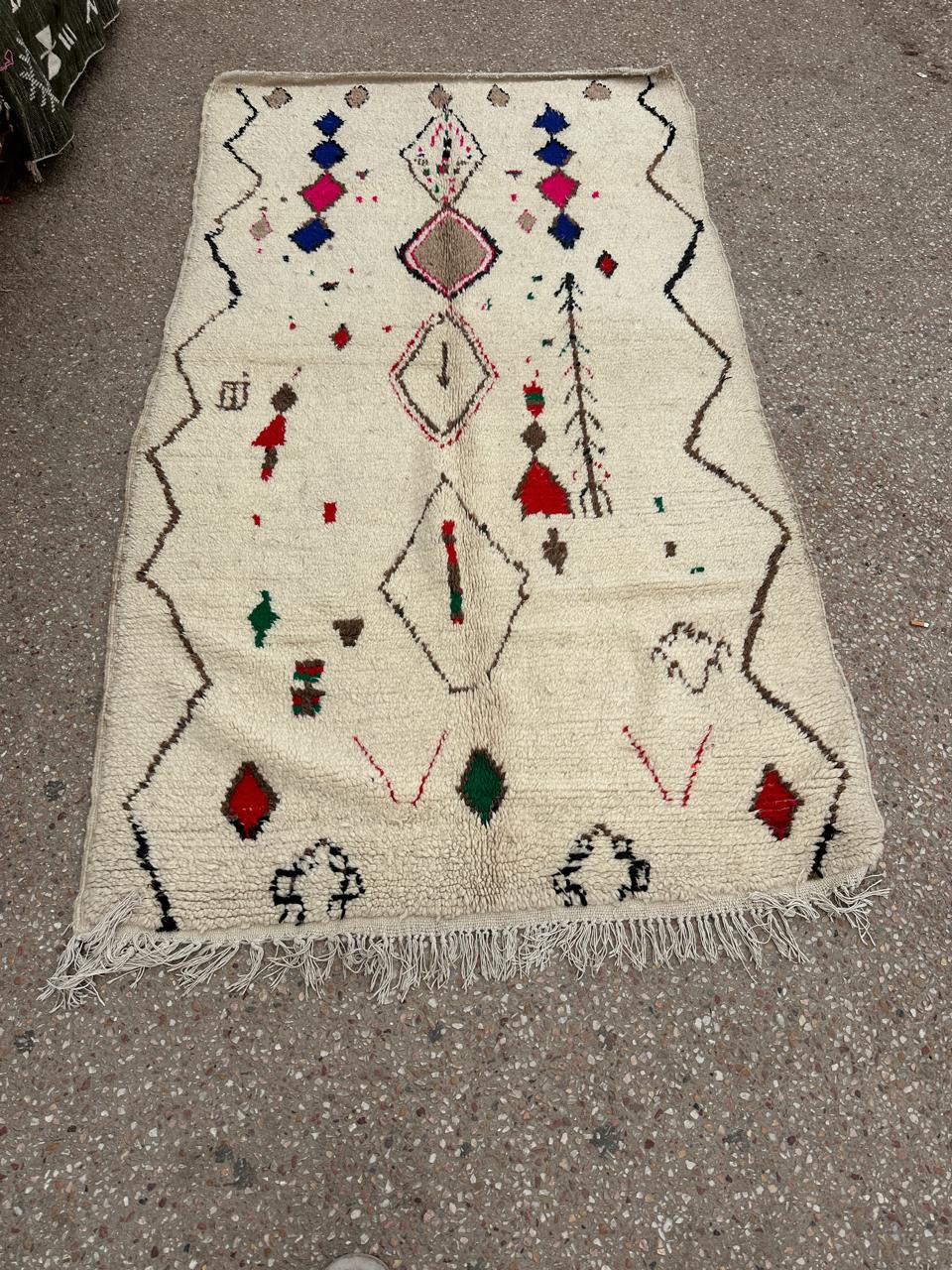 Handmade Azilal Rug, size 250 x 150 cm || 8.2 x 4.92 ft