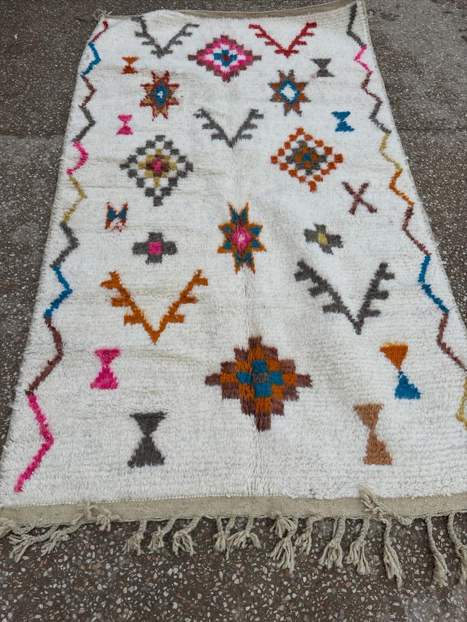 Handmade Azilal Rug, size 250 x 150 cm || 8.2 x 4.92 ft