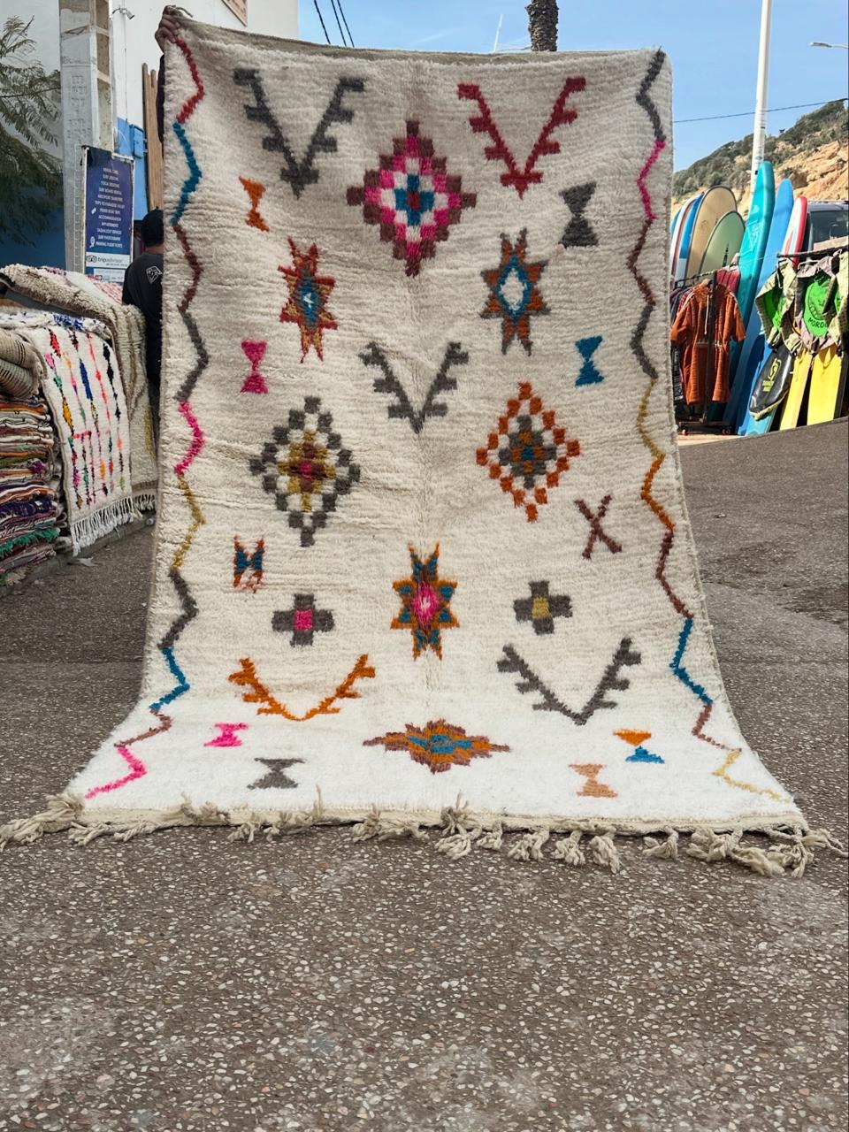 Handmade Azilal Rug, size 250 x 150 cm || 8.2 x 4.92 ft