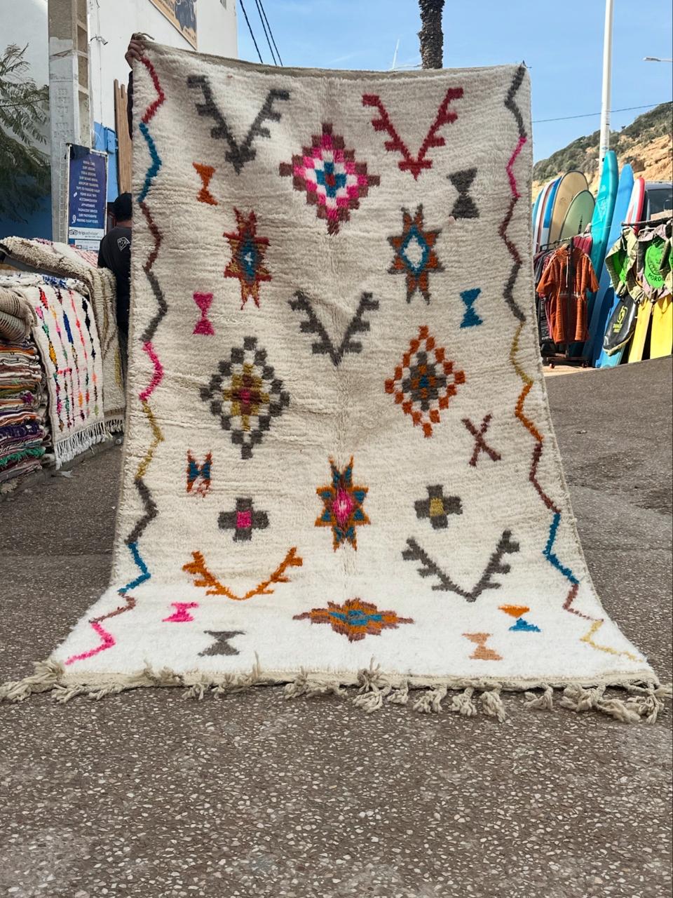 Handmade Azilal Rug, size 250 x 150 cm || 8.2 x 4.92 ft