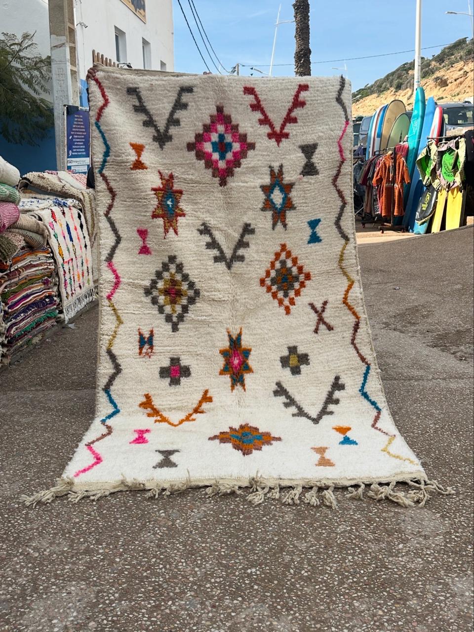 Handmade Azilal Rug, size 250 x 150 cm || 8.2 x 4.92 ft
