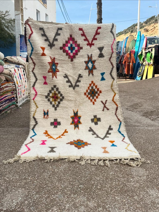 Handmade Azilal Rug, size 250 x 150 cm || 8.2 x 4.92 ft