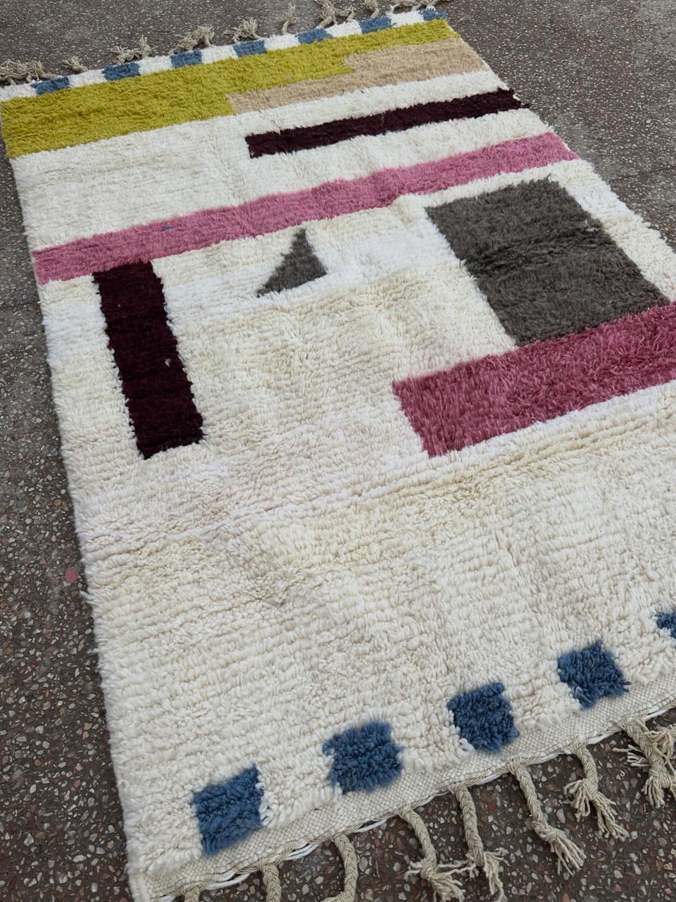 Handmade Azilal Rug, size 250 x 150 cm || 8.2 x 4.92 ft