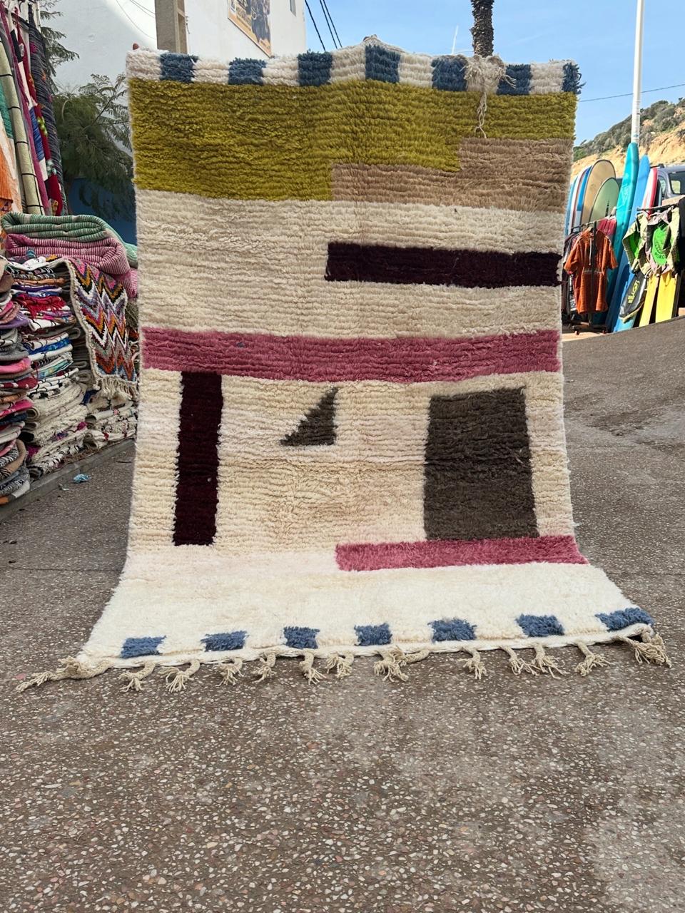 Handmade Azilal Rug, size 250 x 150 cm || 8.2 x 4.92 ft