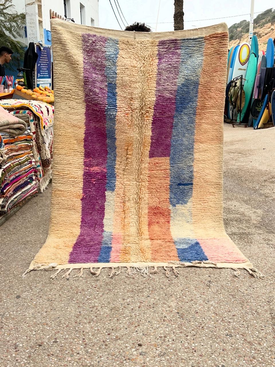 Handmade Azilal Rug, size 250 x 150 cm || 8.2 x 4.92 ft