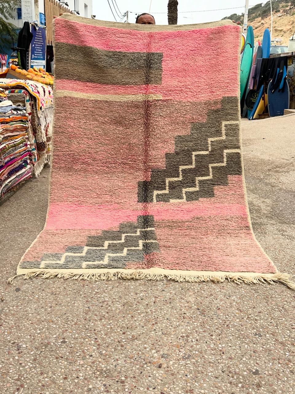 Handmade Azilal Rug, size 250 x 150 cm || 8.2 x 4.92 ft