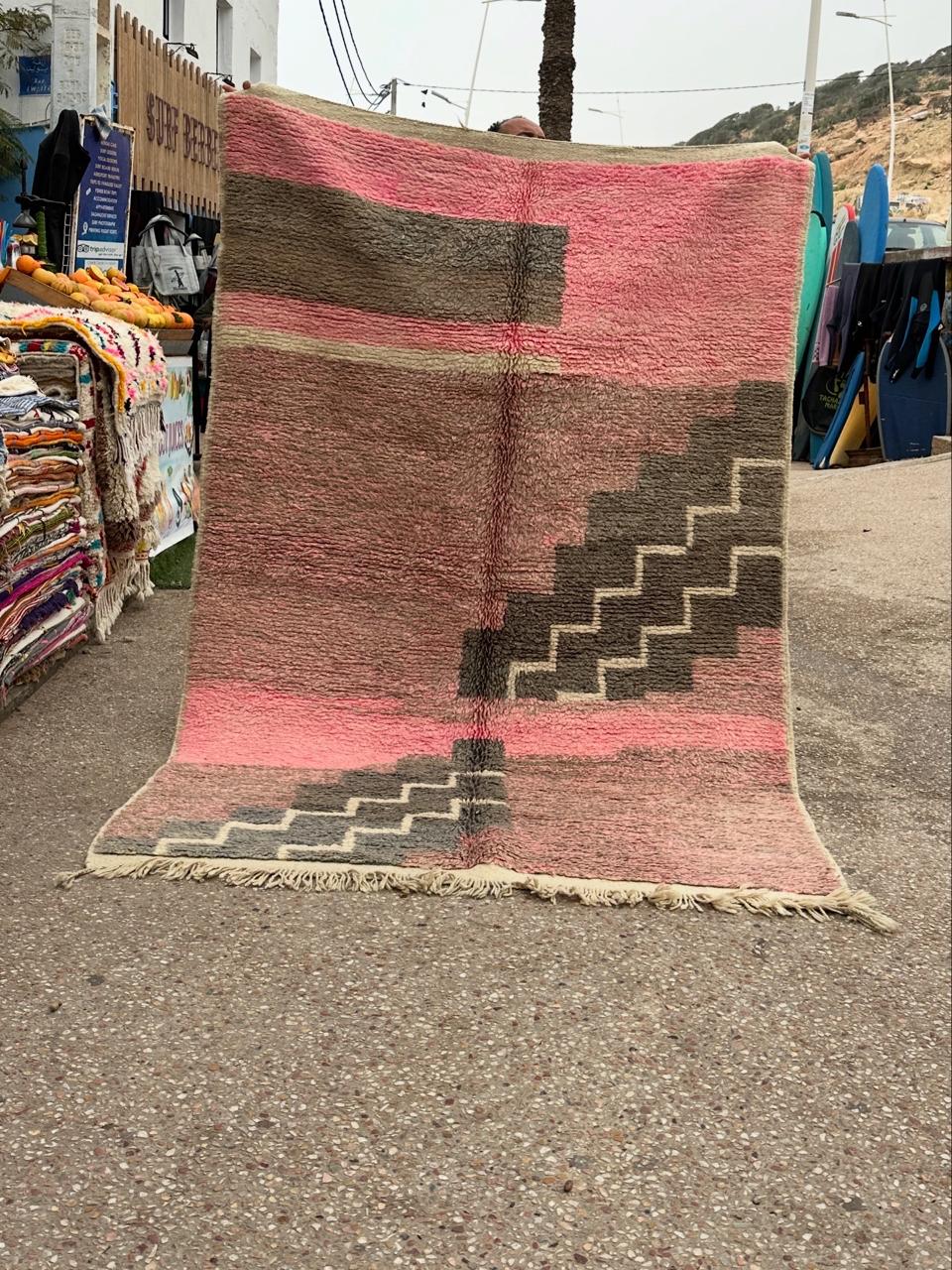 Handmade Azilal Rug, size 250 x 150 cm || 8.2 x 4.92 ft