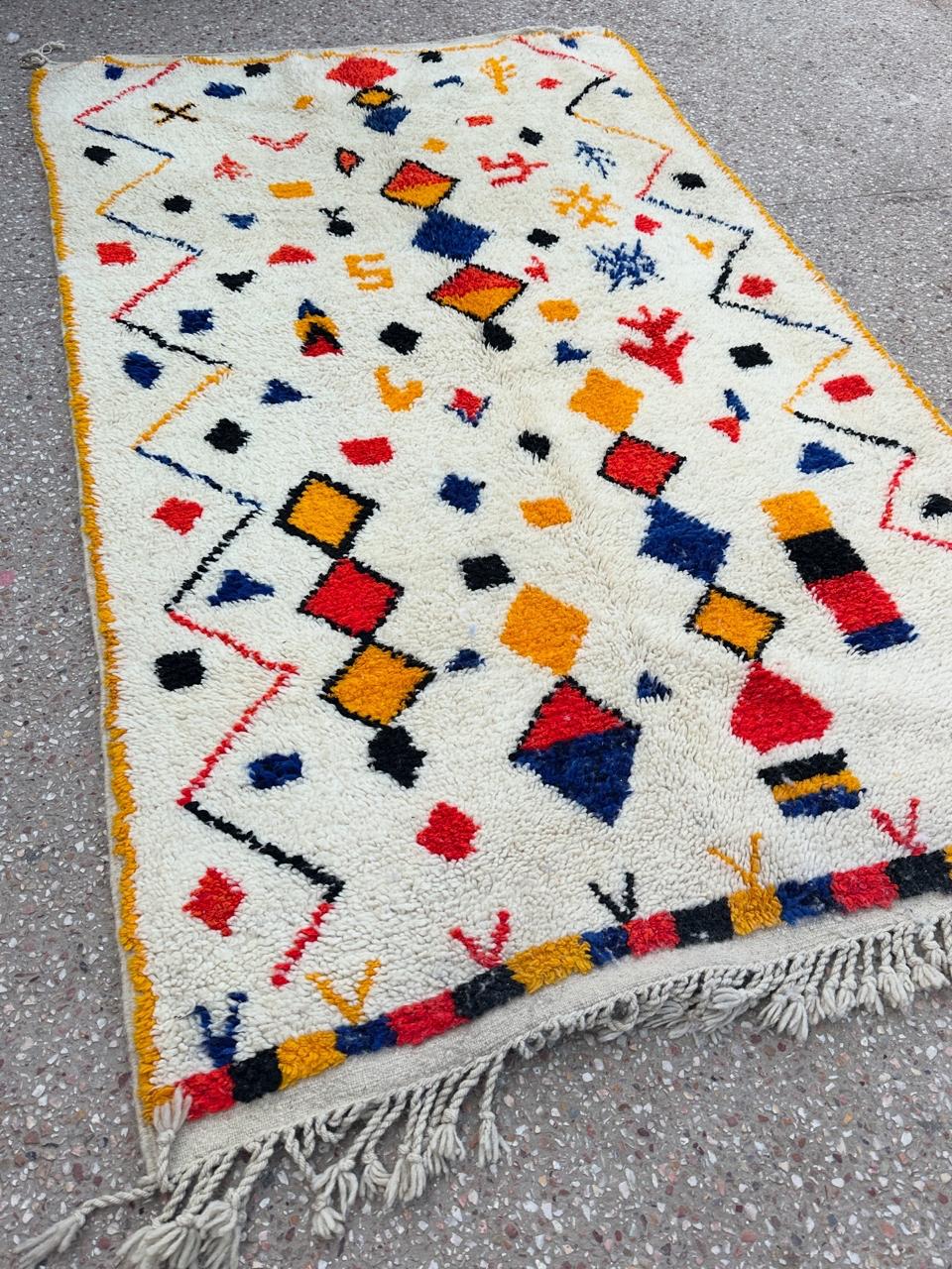 Handmade Azilal Rug, size 250 x 150 cm || 8.2 x 4.92 ft