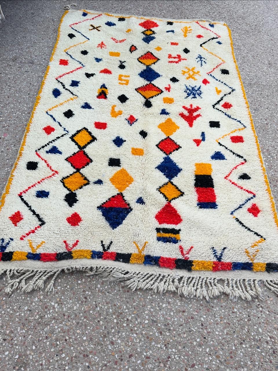 Handmade Azilal Rug, size 250 x 150 cm || 8.2 x 4.92 ft