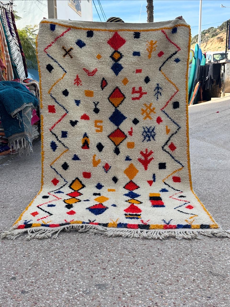 Handmade Azilal Rug, size 250 x 150 cm || 8.2 x 4.92 ft