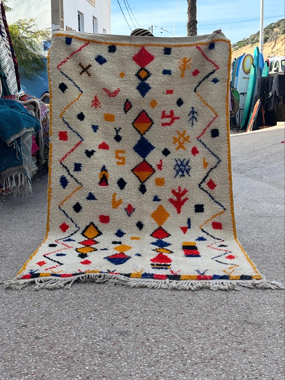 Handmade Azilal Rug, size 250 x 150 cm || 8.2 x 4.92 ft