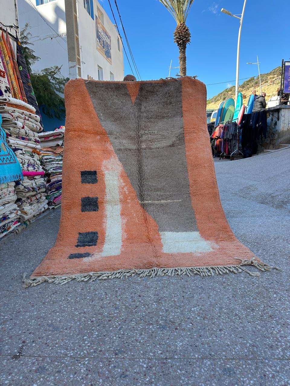 Handmade Azilal Rug, size 250 x 150 cm || 8.2 x 4.92 ft