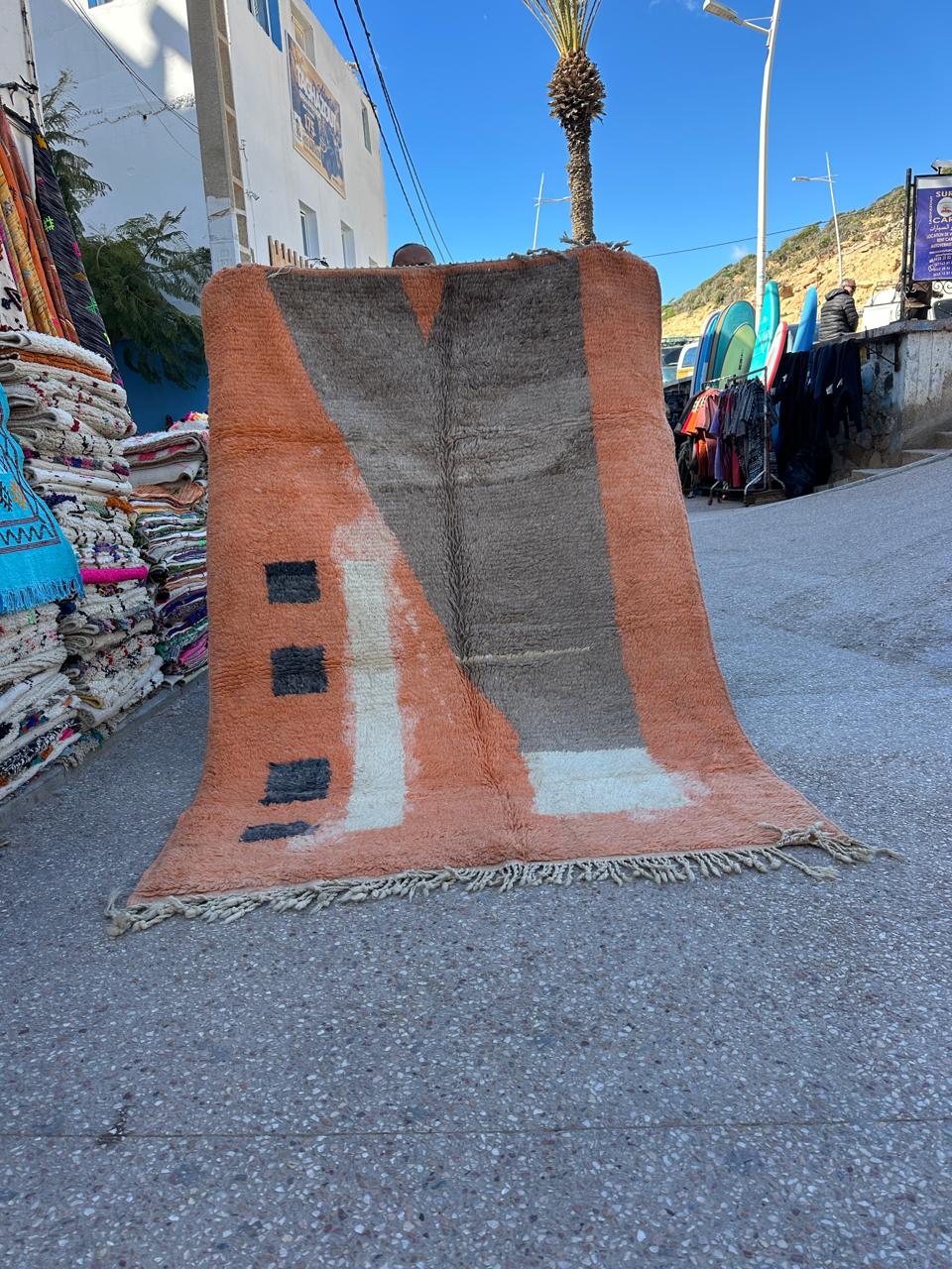 Handmade Azilal Rug, size 250 x 150 cm || 8.2 x 4.92 ft