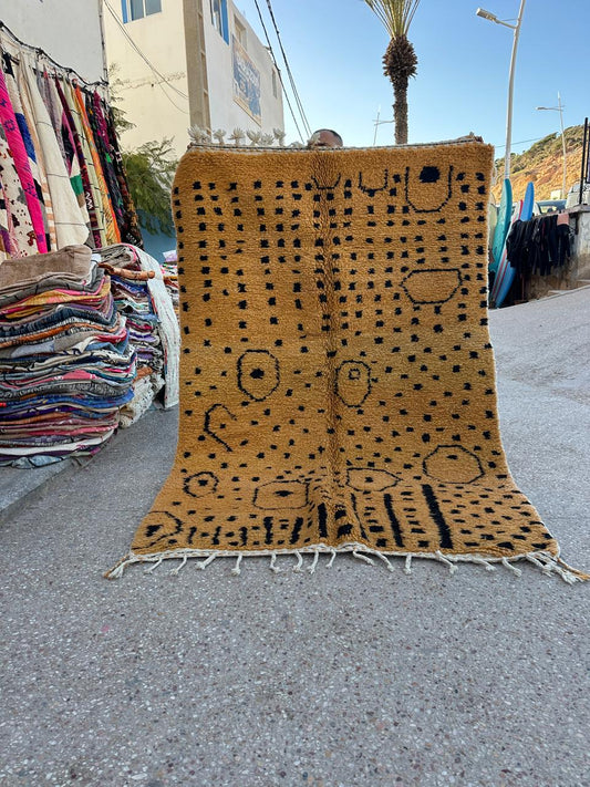 Handmade Azilal Rug, size 250 x 150 cm || 8.2 x 4.92 ft