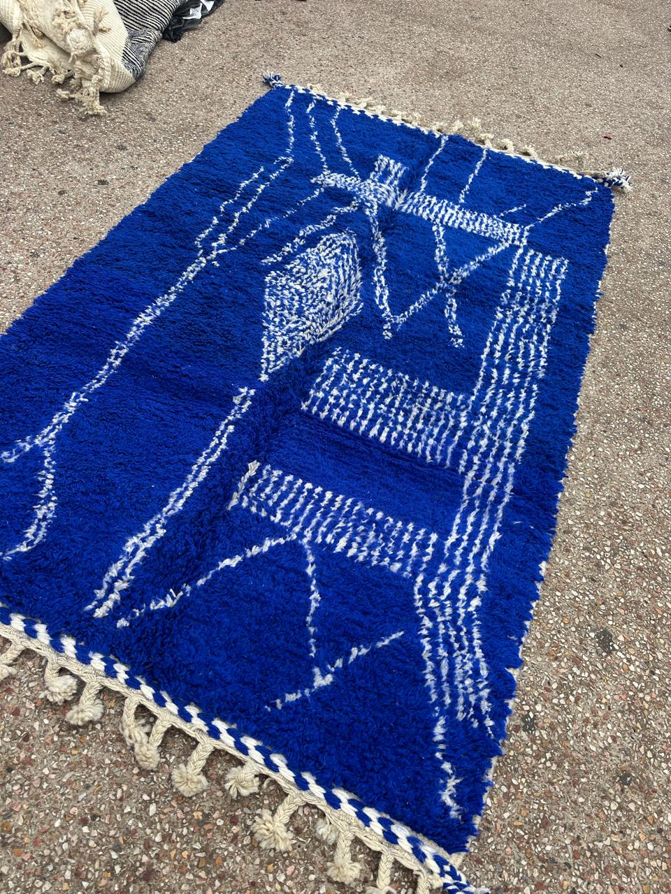 Handmade Azilal Rug, size 250 x 150 cm || 8.2 x 4.92 ft